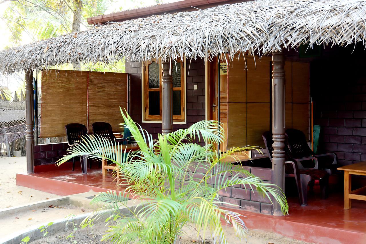 Naaval Beach Villa & Rooms Batticaloa Exterior foto