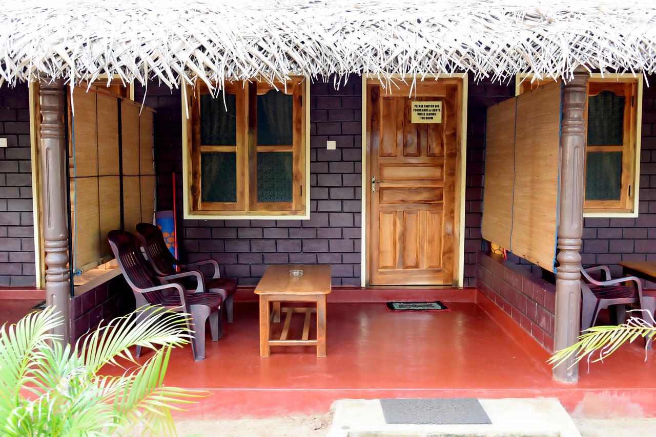 Naaval Beach Villa & Rooms Batticaloa Exterior foto