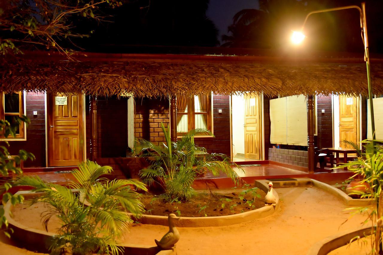 Naaval Beach Villa & Rooms Batticaloa Exterior foto