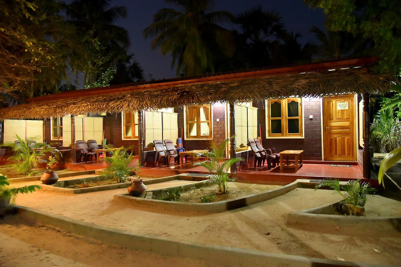 Naaval Beach Villa & Rooms Batticaloa Exterior foto